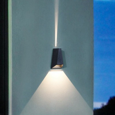 Triangular Aluminum LED Wall Lamp Minimalist Matte Black Flush Wall Sconce for Pathway