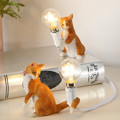 Resin Cat Statuette Table Lighting Cartoon Single-Bulb Nightstand Light for Bedroom