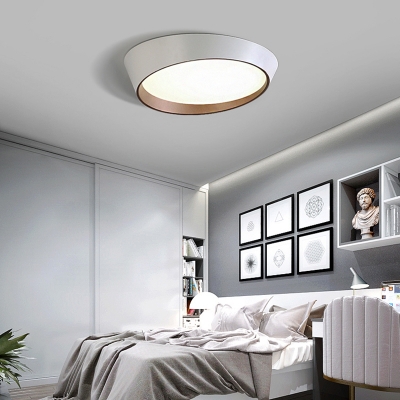 Oval LED Ceiling Flush Mount Light Nordic Metal Bedroom Flush Mount Fixture with Recessed Acrylic Diffuser