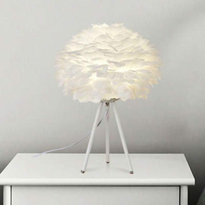 Simplicity Tripod Nightstand Lamp Metal Single-Bulb Girls Bedroom Table Light with Feather Shade