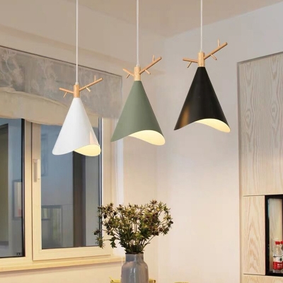 Metal Waveform Multi-Light Pendant Nordic 3 Heads White Suspension Light with Wooden Antler Decor
