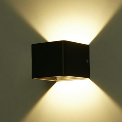 Rectangle Shape LED Wall Light Designers Style Energy Efficient Metal Wall Sconce for Balcony