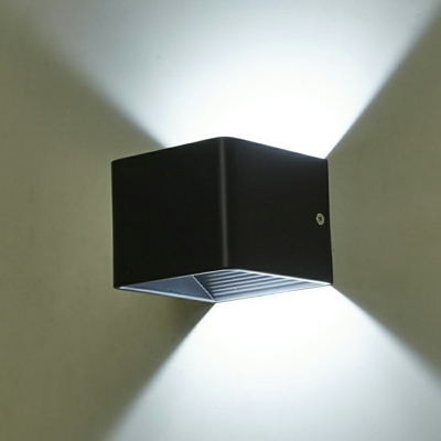Rectangle Shape LED Wall Light Designers Style Energy Efficient Metal Wall Sconce for Balcony