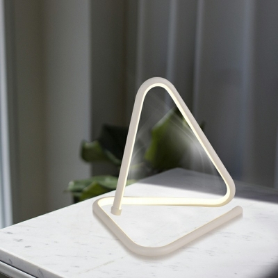 Modern Minimalist Style White Curved LED Table Lamp for Living Room Bedroom