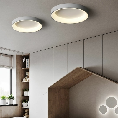 Modern Style Round Shaped Flush Mount Light Metal 1 Light Ceiling Light for Bedroom