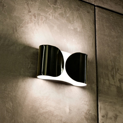 Postmodern Style Metal Wall Sconce Nordic Style Backlight LED Wall Lamp for Bedside