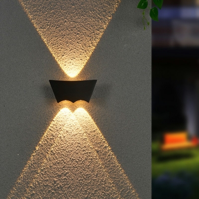 Simple Metal Up and Down LED Wall Sconce Outdoor Courtyard Wall Lighting Fixture in Black/White