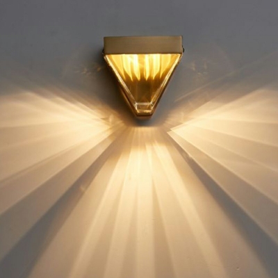 Postmodern Style 1 Bulb Metal Wall Sconce Crystal Geometric Wall Mounted Light Fixture for Living Room