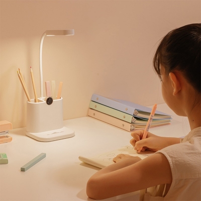 Bedroom Dormitory LED Desk Lamp Flexible Gooseneck Pen Holder Design with USB Charging Port