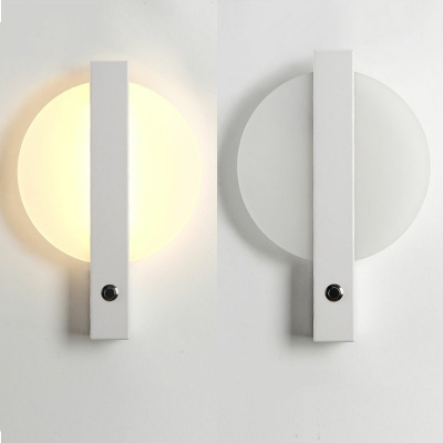 Round Wall Sconce Light Contracted Modern Iron and Acrylic Shade Wall Light for Hallway