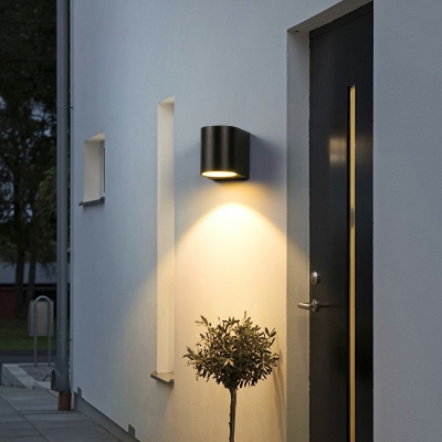 Simple Up and Down LED Wall Sconce in Black Metal Courtyard Wall Lighting