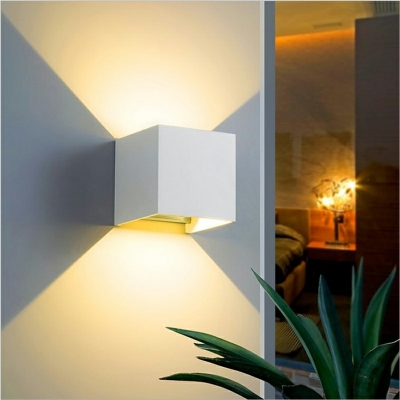 Nordic Contemporary Creative Wall Light Metal Lighting Sconces for Balcony TV Wall