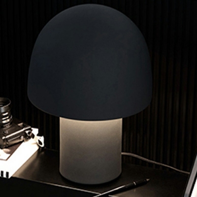 Nordic Style LED Table Lamp Postmodern Style Mushroom Shaped Metal Deak Lamp for Study