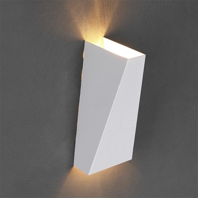 Modern Style LED Wall Sconce Minimalism Style Metal Wall Light for Courtyard