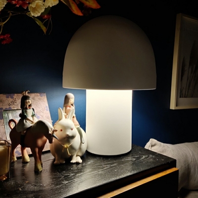 Nordic Style LED Table Lamp Postmodern Style Mushroom Shaped Metal Deak Lamp for Study
