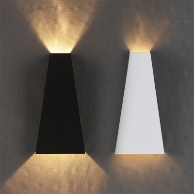 Modern Style LED Wall Sconce Minimalism Style Metal Wall Light for Courtyard