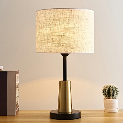 Postmodern Style Table Lamp Metal Material Nights and Lamp for Bedroom