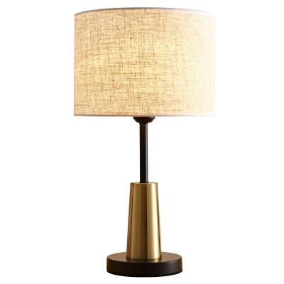 Postmodern Style Table Lamp Metal Material Nights and Lamp for Bedroom