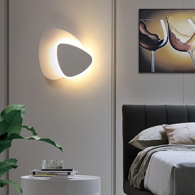 Modern Style LED Wall Sconce Light Minimalism Style Metal Acrylic Wall Light for Bedside