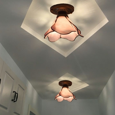 Tiffany Flowers Flush Mount Ceiling Light Fixtures 1 Light Traditional Close to Ceiling Lamp for Bedroom