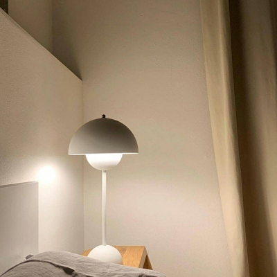 Nordic Post-modern Nightsand Lamp Creative Metal Lamp for Living Room