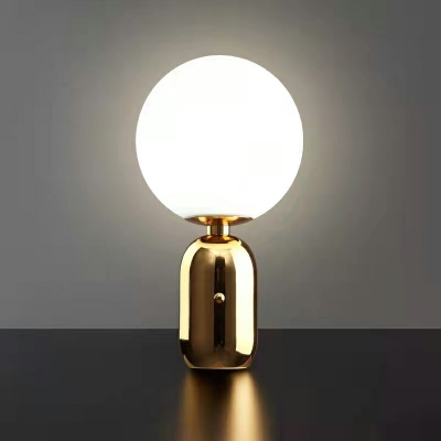 Nordic Style LED Table Lamp Postmodern Style Metal Glass Desk Lamp for Study