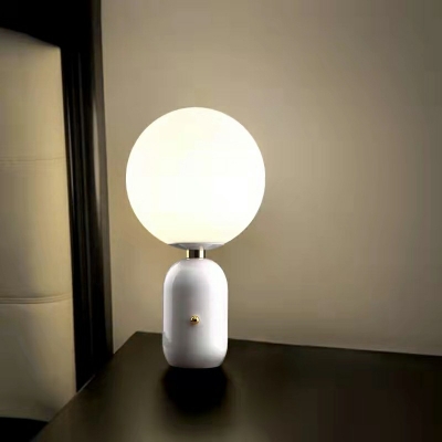 Nordic Style LED Table Lamp Postmodern Style Metal Glass Desk Lamp for Study