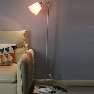 Modern Minimalist Style Line Floor Lamp Wrought Iron Floor Lamp for Living Room and Study