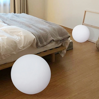 Globe Shape Floor Lamp Contemporary Style Floor Lighting in White
