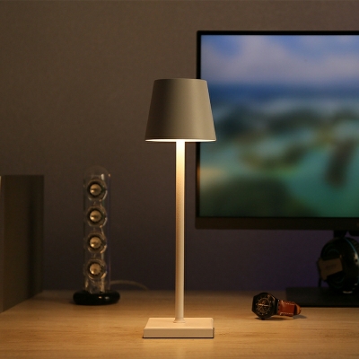 Contemporary Style Table Lamp Metal LED Desk Light for Bedroom