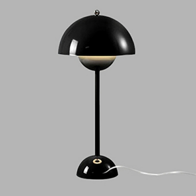Contemporary Post-modern Nightstand Lamp Creative Metal Lamp for Living Room