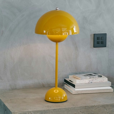 Designer Post-modern Nightsand Lamp Creative Metal Lamp for Living Room