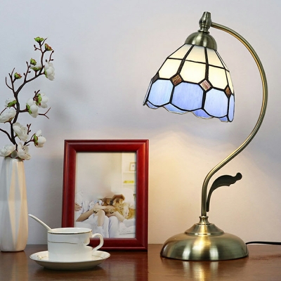 Tiffany Traditional Art Desk Lamp 1 Head Glass Desk Light for Bedroom