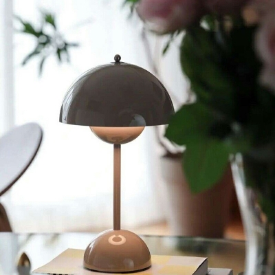 Contemporary Post-modern Nightstand Lamp Creative Metal Lamp for Living Room
