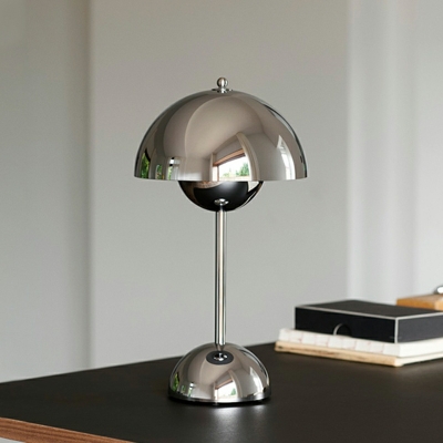 Modernism Post-modern Nightsand Lamp Creative Metal Lamp for Living Room