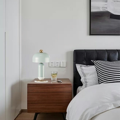 Designer Post-modern Nightstand Lamp Creative Metal Lamp for Living Room