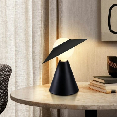Nordic Creative Cute Figure Metal Table Lamp for Bedroom and Living Room