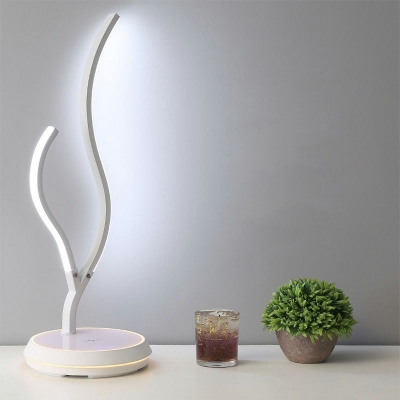 Metal Minimalism Night Table Lamps LED Linear Nordic Style for Bedroom