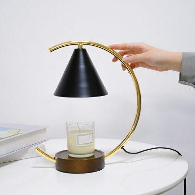 Minimalist Style Table Lamp Wrought Iron Desk Lamp for Living Room and Study Room