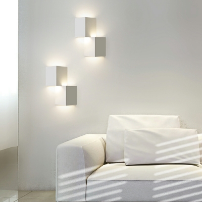 Contemporary Unique Shape Metal Sconce Light Fixture in White for Living Room