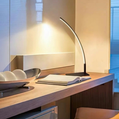 1 Light Modern Style Line Shape Metal Table Lamp for Bedroom