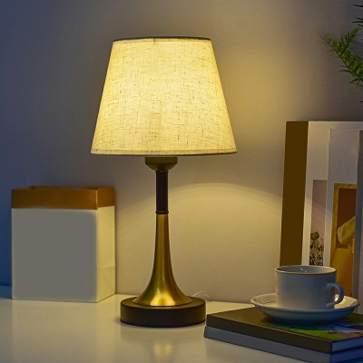 Minimalist Style  Table Lamp Wrought Iron Desk Lamp for Living Room and Study Room