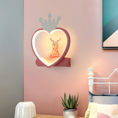 Contemporary Wall Lamp with Stylish Metal Design and Energy-Efficient LED Lighting