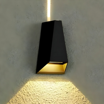Modern 7-inch LED Wall Lamp with Metal Fixture Shape and Single Light Design