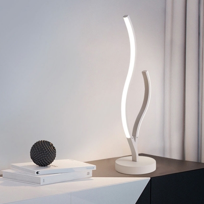 Stylish and Sleek Modern Metal Table Lamp with Soft Ambient Light