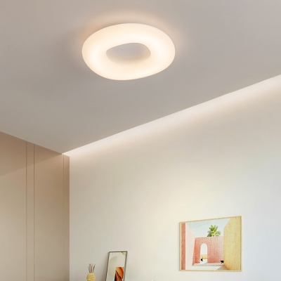 Elegant White LED Flush Mount Ceiling Light with Modern Style
