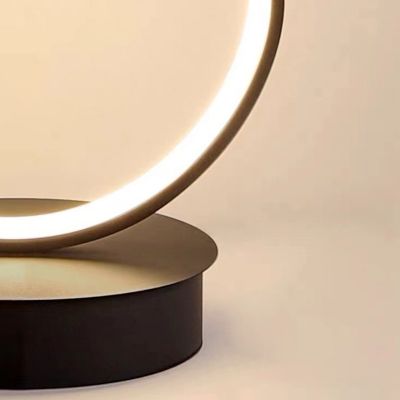 Sleek Contemporary LED Floor Lamp in Modern Metal Design for Residential Use