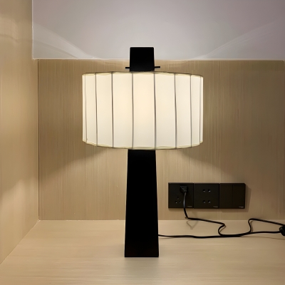 Elegant Black and White Metal Table Lamp for Modern Home Decor