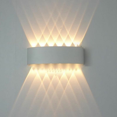 Fashionable LED Wall Lamp with Plastic Shade and Hanging Design