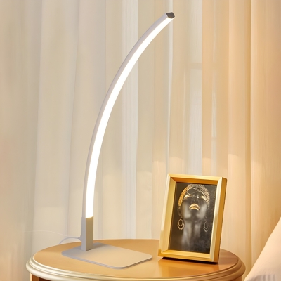 Modern Study Room & Bedroom Metal LED Desk Lamp in Simple Design